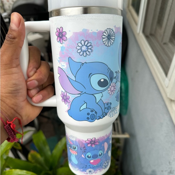 Stanley Floral Stitch Tumbler in White and Blue 40 oz tumbler - Picture 4 of 5